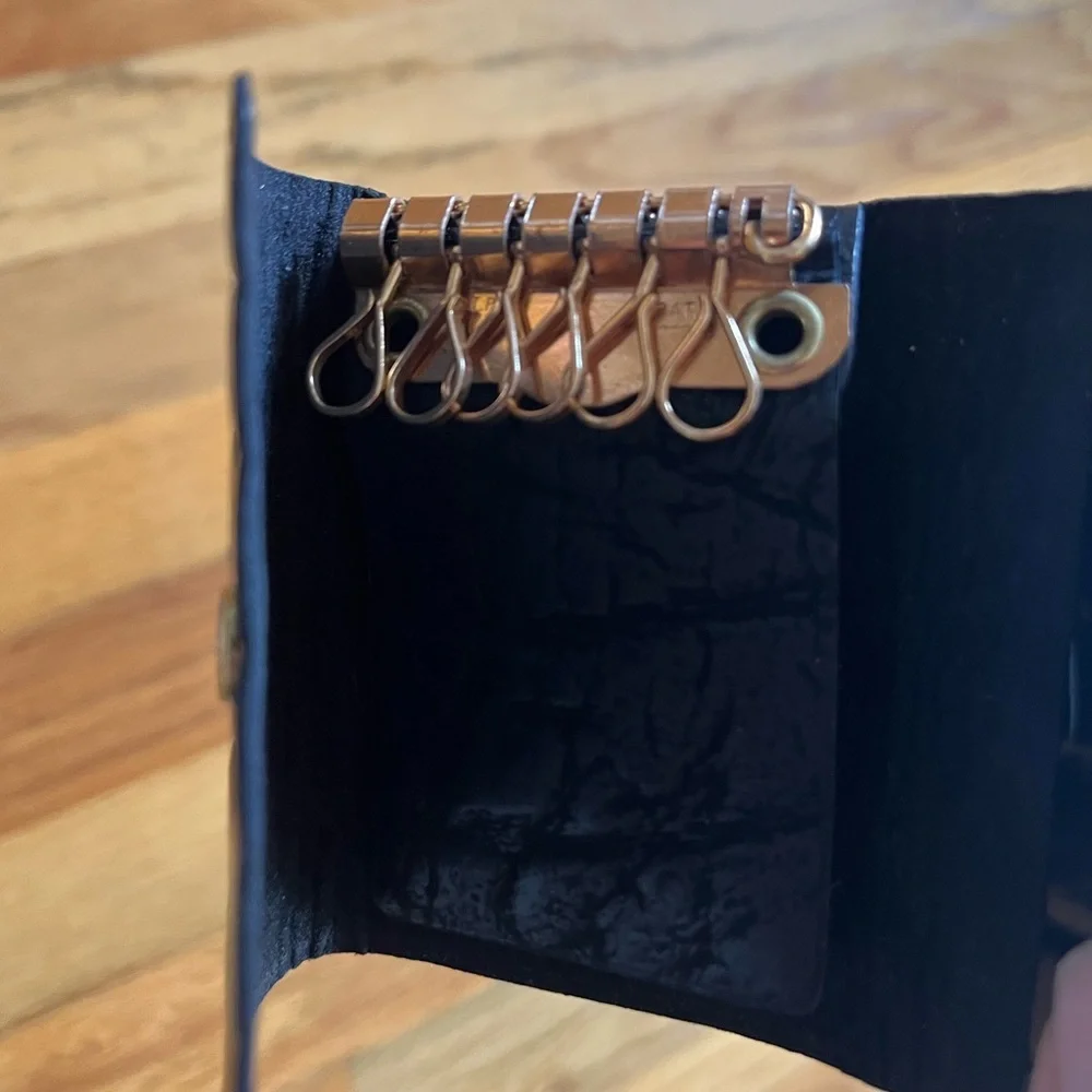 EMBOSSED leather Wallet and Key shoulder Set Black